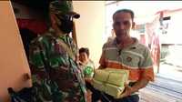 IMG-20200602-WA0077 TNI-Polri Kembali Bagikan Dua Ribu Nasi Kotak