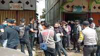 IMG-20200605-WA0045 Terduga Teroris AR Ditangkap Tim Densus 88 Mabes Polri di Sungai Pinyuh Mempawah