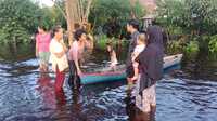 IMG-20200609-WA0060 Anggota DPRD Kabupaten Mempawah Tinjau Lokasi Banjir di Desa Pasir