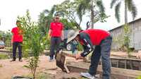 IMG-20200628-WA0029 Saat PDIP Kubu Raya berikan bantuan dan penanaman pohon di Pondok Pesantren Hidayatul Muhsinin, Desa Pal Sembilan, Kecamatan Sungai Kakap