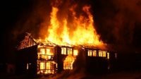 Ilustrasi rumah terbakar Ilustrasi rumah terbakar