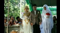 viral-pemuda-di-lombok-barat-menikahi-2-gadis-sekaligus-ANQjnx1Th5 proses akad nikah Saiful dan kedua istrinya