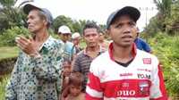 IMG-20200706-WA0016 Ganggu Jaringan Listrik, PLN ajak Warga Dusun Turba Gotong Royong Bersihkan Semak Belukar