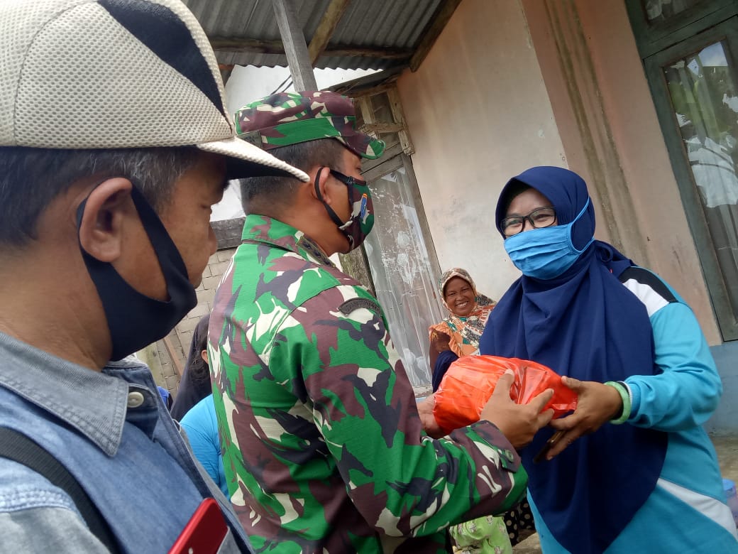 Kodim 1207/BS Gandeng PWI dan JMSI Kalbar Gelar Bakti Sosial Bantu Korban Puting Beliung