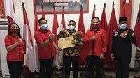 IMG_20200717_234655 Pasangan Calon Bupati, Eryanto dan Wakil Bupati Ketapang Mateus Yudi, SE.M.Si saat terima mandat dari PDIP/ISTIMEWA