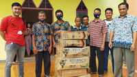 Melalui Ketua DPC PDIP Sekadau Lasarus Berikan Bantuan ke Umat Katolik di Sanggau