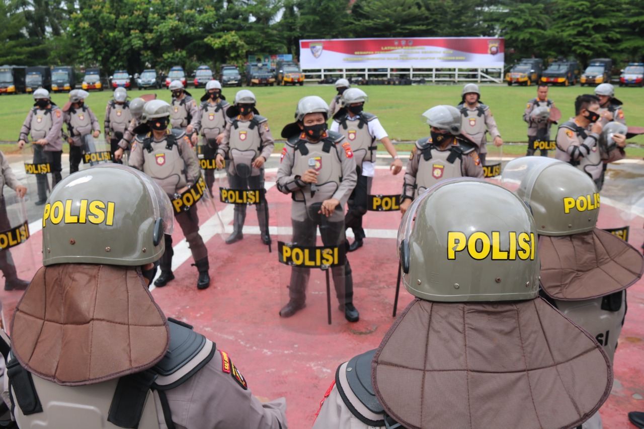 Pegang Tameng, Kapolda Kalbar Ikuti Langsung Latihan Pengendalian Massa