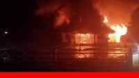 20210105_204946 Terbakar Kantor Polsek Terentang Kabupaten Kubu Raya
