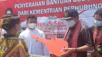20210211_182430 Ketua Komisi DPR RI Daerah Pemilihan Kalimantan Barat (Dapil Kalbar II) Lasarus serahkan bantuan satu unit bus sekolah kepada Seminari Menengah ST. Yohanes Maria Vianney, Kamis 11 Februari 2021.