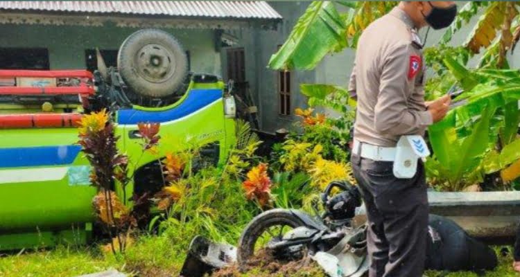 Mobil Dumptruk alami Kecelakaan di Jalan Raya Sungai Nipah, 2 Orang Tewas. Mobil Dumptruk kecelakaan terjadi di KM 22 Jalan Raya Sungai Nipah, Kecamatan Jongkat, Kabupaten Mempawah, Selasa 16 Februari 2021, sekira pukul 09.00 WIB.