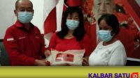 20210221_185051 PDI Perjuangan Kubu Raya Salurkan Bantuan Kebutuhan Pokok Untuk Masyarakat Tionghoa