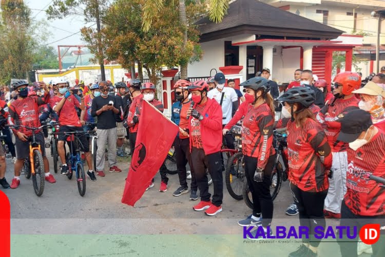 Kampanyekan Hidup Sehat, DPD PDI Perjuangan Kalbar Gelar Ajang Sepeda Santai