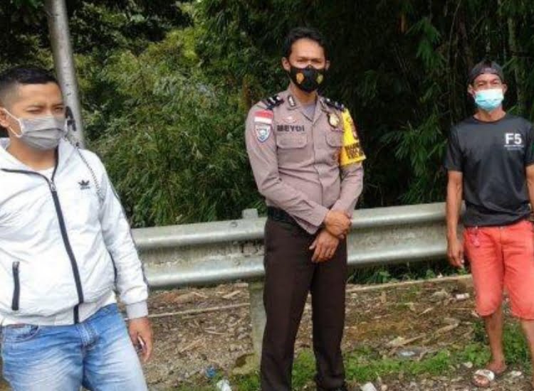Sambangi Warga, Aipda Meydianto Sosialisasikan Pencegahan Covid-19