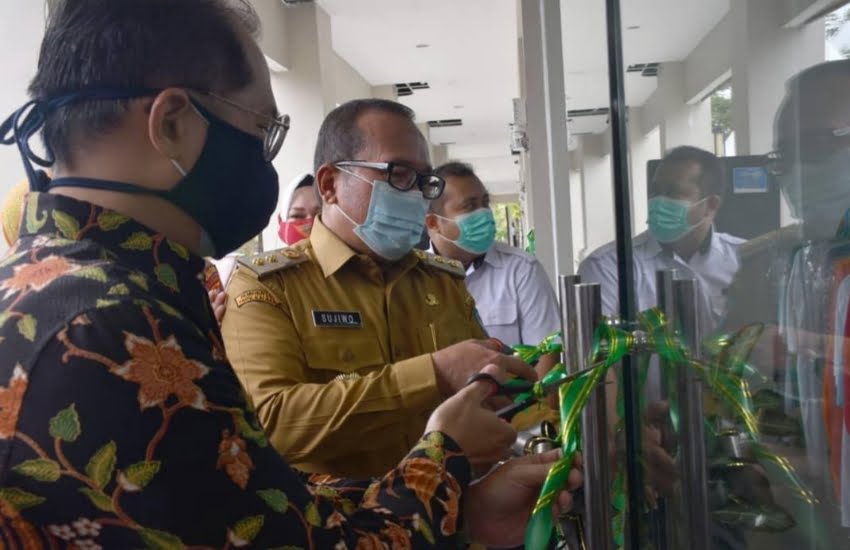 Wabup Sujiwo Resmikan Gerai Oleh-oleh Khas Kubu Raya