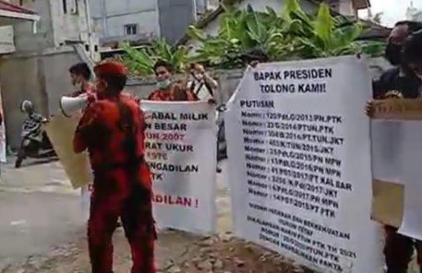 Ahli Waris Tanah Seluas 7.968 Unjuk Rasa ke PTUN Pontianak dan KY Kalbar