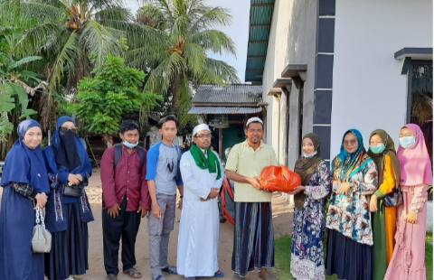 Pimpinan Cabang Ikatan Pelajar Nahdlatul Ulama (IPNU) dan Ikatan Pelajar Perempuan Nahdlatul Ulama (IPPNU) Kabupaten Ketapang menggelar aksi pembagian takjil ramadhan kepada beberapa Masjid yang dilaksanakan di Kecamatan Benua Kayong dan Delta Pawan di Ketapang. Jumat, (30/04/2021) sore.