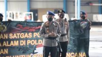 IMG-20210407-WA0041 Kapolri Kirim Bantuan ke Korban Banjir Bandang dan Tanah Longsor di NTT