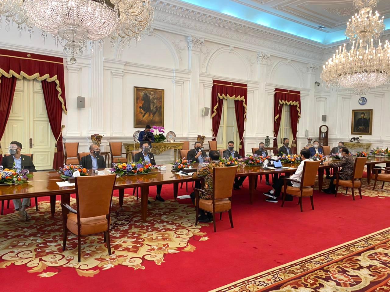 Ketua MPR RI sekaligus Ketua Umum Ikatan Motor Indonesia (IMI) Bambang Soesatyo melaporkan kepada Presiden Joko Widodo berbagai kegiatan yang telah dan akan diselenggarakan keluarga besar IMI sepanjang tahun 2021 ini.