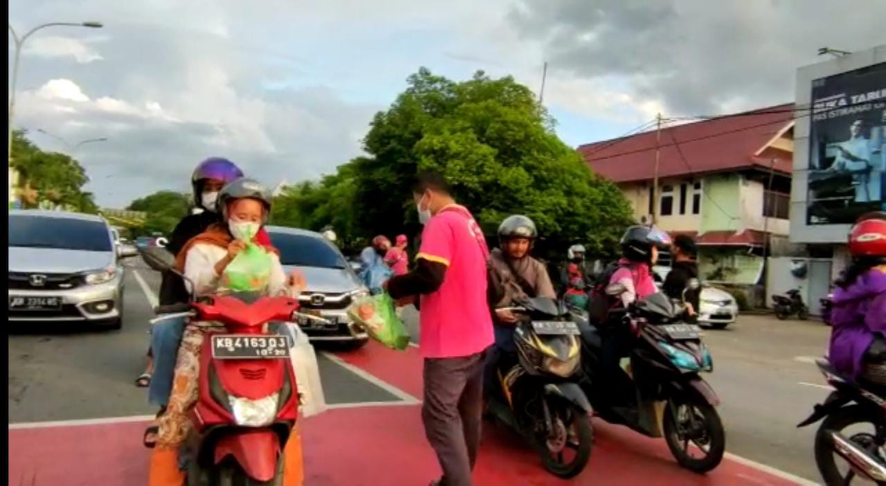 Anteraja Pontianak Berbagi Takjil