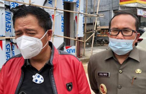 Lasarus Tinjau Renovasi Pembangunan Kantor DPD PDI-P Kalbar