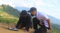 WhatsApp-Image-2021-08-09-at-12.18.36-1 Agar Bisa Ikut Belajar Daring, Siswa di Perbatasan RI-Malaysia Cari jaringan internet ke bukit