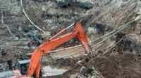 Tuding Ratusan Ekskavator di Areal PETI Tuding Ratusan Ekskavator di Areal PETI
