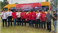 Lasarus Serahkan Bantuan Bus Sekolah ke ITKK Sekadau-min Lasarus Serahkan Bantuan Bus Sekolah ke ITKK Sekadau