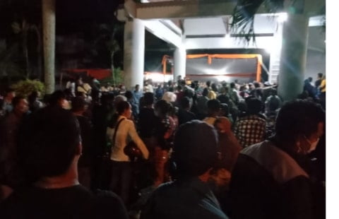 Pendistribusian Bantuan KKS di Kalbar hingga Larut Malam & Sempat Gaduh