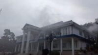 Heboh! Kantor Bupati Kayong Utara di Kalbar Terbakar, Berkas Ikut dilahap Api Heboh! Kantor Bupati Kayong Utara di Kalbar Terbakar, Berkas Ikut dilahap Api