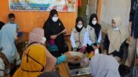 Akademi Farmasi Yarsi Pontianak Berikan Edukasi Tentang Obat Warga Desa Pal 9 Sungai Kakap Akademi Farmasi Yarsi Pontianak Berikan Edukasi Tentang Obat Warga Desa Pal 9 Sungai Kakap
