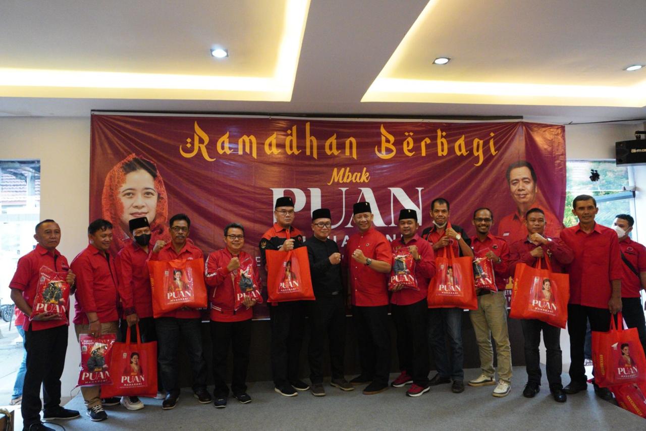 Bantuan Beras Puan Maharani Disalurkan PDI Perjuangan Kalbar di Kubu Raya