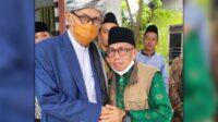 Ketua PCNU Kabupaten Landak KH. Ahmad Fauzi (kiri) saat sowan kepada Rais Aam PBNU KH. Miftachul Akhyar,- FOTO/istimewa. Ketua PCNU Kabupaten Landak KH. Ahmad Fauzi (kiri) saat sowan kepada Rais Aam PBNU KH. Miftachul Akhyar,- FOTO/istimewa.