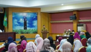 Wali Kota Pontianak, Edi Rusdi Kamtono membuka kegiatan Pembinaan Lembaga Keagamaan se-Kota Pontianak.