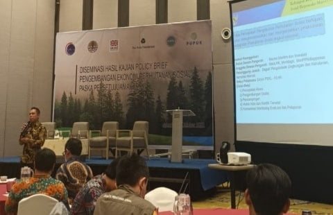 Keterangan Foto: Kajian Policy Brief dengan tajuk Pengembangan Ekonomi Perhutanan Sosial Pasca Persetujuan Akses” yang diselenggarakan PUPUK bekerjasama dengan TAF di Hotel Harris Vertu Harmoni Jakarta, Selasa (25/10/2022).