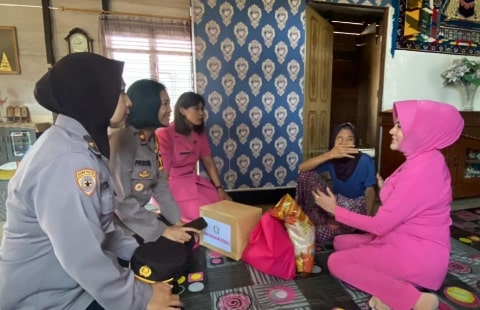 Jumat Curhat: Bhayangkari Berikan Batuan Kepada Warga Kubu Raya