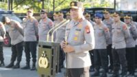 Pimpin Apel Pagi, Kapolda Kalbar Berikan Penghargaan Kepada Personel yang Memperoleh Nilai UKJ Terbaik Pimpin Apel Pagi, Kapolda Kalbar Berikan Penghargaan Kepada Personel yang Memperoleh Nilai UKJ Terbaik