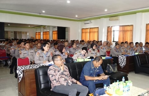 Karo SDM Polda Kalbar Buka Pelatihan Keterampilan Bagi Pegawai Negeri