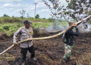 Polisi Lakukan Terus Lakukan Antisipasi Perluasan Lahan Karhutla di Desa Mekar Sari Polisi Lakukan Terus Lakukan Antisipasi Perluasan Lahan Karhutla di Desa Mekar Sari