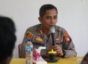 Meningkatkan Keakraban Polisi dan Masyarakat Lewat Jumat Curhat Meningkatkan Keakraban Polisi dan Masyarakat Lewat Jumat Curhat
