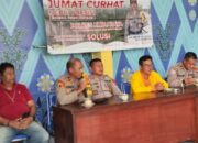 Jumat Curhat: Polisi Ajak Masyarakat Rasau Jaya Berkontribusi Dalam Pencegahan Karhutla Jumat Curhat: Polisi Ajak Masyarakat Rasau Jaya Berkontribusi Dalam Pencegahan Karhutla