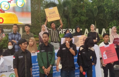 Jelang Pemilu 2024, Ratusan Mahasiswa Lakukan Aksi Damai Di Bundaran Degulis Untan Pontianak