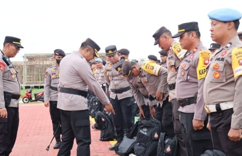 20240207_163608-min Kapolres Kubu Raya Pimpin Apel Pengecekan Sarpras dan Kesiapsiagaan Personil Pam TPS Tahun 2024