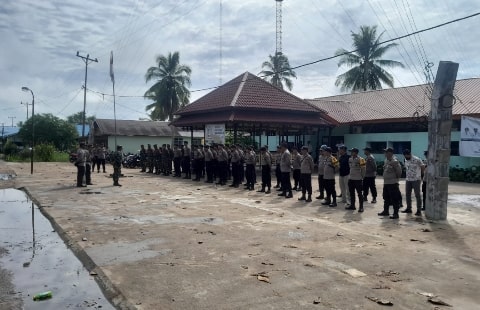 20240226_192120-min Polisi dan TNI Perketat Pengamanan Rapat Pleno Terbuka di Kecamatan Kubu