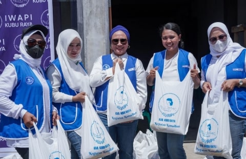 20240326_122439-min Ikatan Wanita Pengusaha Indonesia Kabupaten Kubu Raya Adakan Tebus Sembako Murah