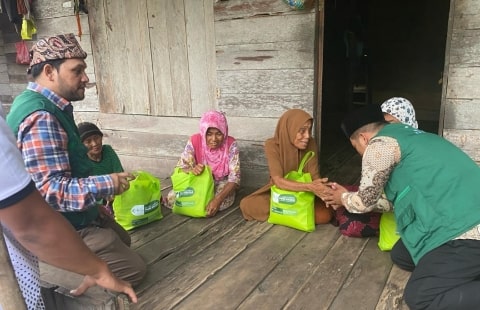 LAZISNU Kalbar Berikan Santunan Kepada Kaum Dhuafa di Kecamatan Sungai Raya Kubu Raya