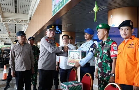 Wakapolda Kalbar Kunjungi Pos Pengamanan Lebaran Ketupat Kapuas 2024 di Kubu Raya