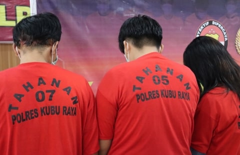 20240422_192116-min Selundupkan Sabu Dalam BH, Wanita di Kubu Raya Ditangkap Polisi