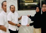 20240523_183236-min Keterangan Foto: Tim kuasa hukum Happy hayati helmi dan M. Ratho Priyasa memasukan surat pemberitahuan penetapan Tersangka ke Mahkamah Agung