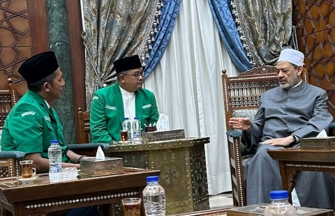 Bertemu Grand Syekh Al-Azhar, GP Ansor Dihadiahi Pusat Studi Abu Hasan Al-Asy'ari Cabang Indonesia