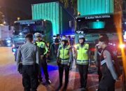 20240927_093522-min Polisi Kawal Kedatangang Logistik Bilik Suara Pilkada Serentak KPU Kubu Raya